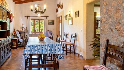 Villa Rose Camee Dining area