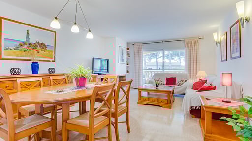 Villa Roser Dining area