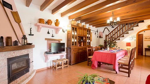 Villa Rosso Corsa Dining area