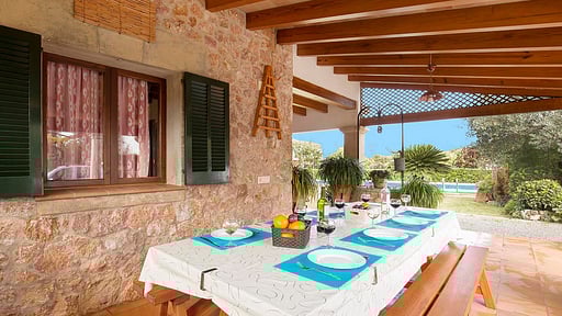 Villa Rosso Corsa Dining area