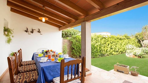 Villa Rosso Corsa Dining area
