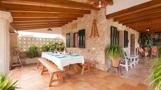 Villa Rosso Corsa Dining area