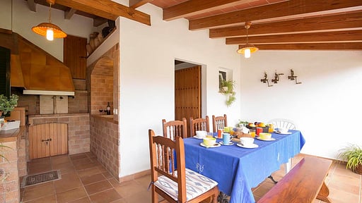 Villa Rosso Corsa Dining area