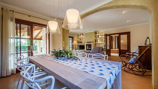 Villa Rostoya Dining area