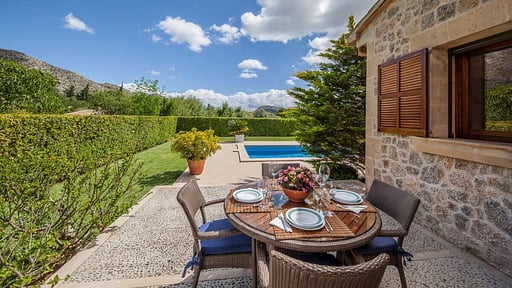 Villa Rostoya Dining area