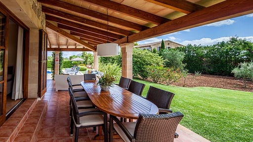 Villa Rostoya Dining area