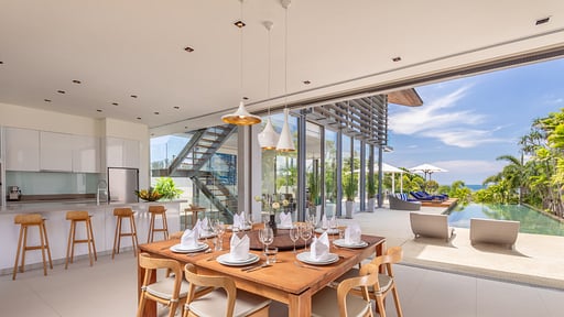 Villa Roxo Dining area