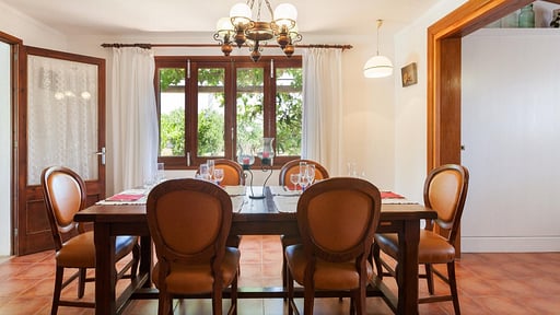 Villa Rufous Dining area