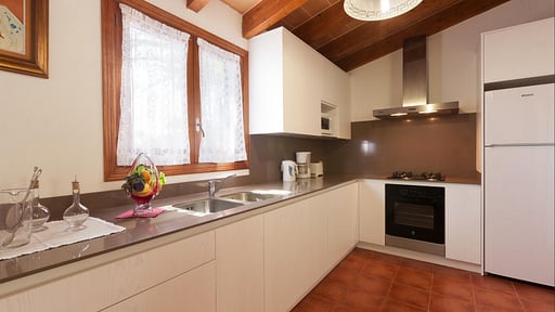 Villa Rufous Kitchen