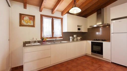 Villa Rufous Kitchen