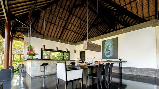 Villa Rumah Lotus Dining area