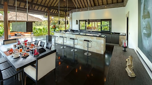 Villa Rumah Lotus Dining area