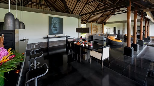 Villa Rumah Lotus Dining area