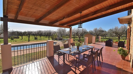 Villa Sa Vinyeta Обеденная зона