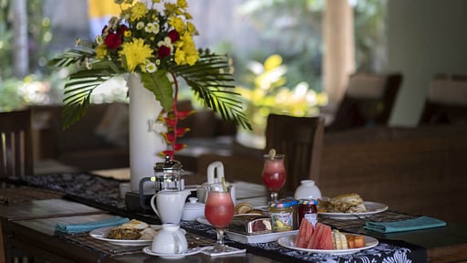 Villa Saba Garden Dining area