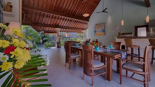 Villa Saba Garden Dining area