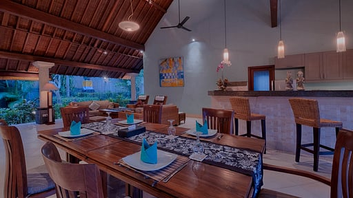 Villa Saba Garden Dining area