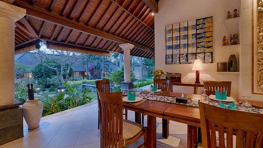 Villa Saba Garden Dining area