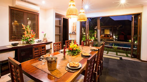 Villa Saffron Dining area