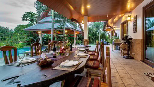 Villa Saifon Twins Dining area 2