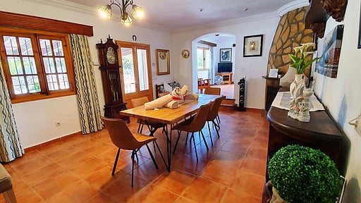 Villa Salve Dining area