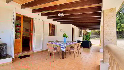 Villa Salve Dining area