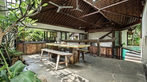 Villa Sampan Обеденная зона