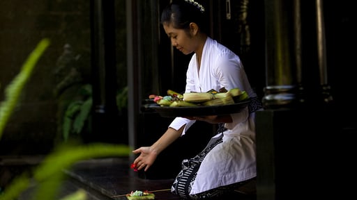 Villa Samuan Siki Villa staff