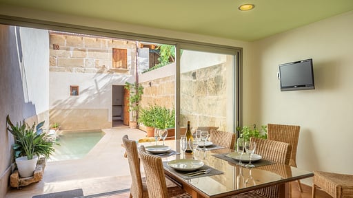 Villa San Jordi Dining area