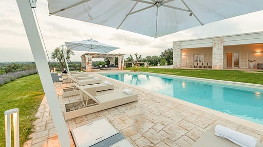 Villa San Vito Schwimmbad 1