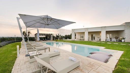 Villa San Vito Schwimmbad 1