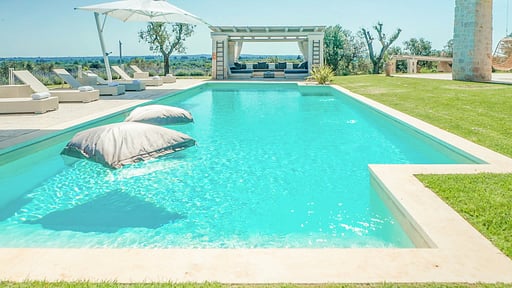 Villa San Vito Schwimmbad 1
