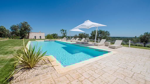 Villa San Vito Schwimmbad 1