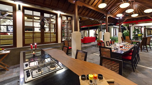 Villa San Dining area