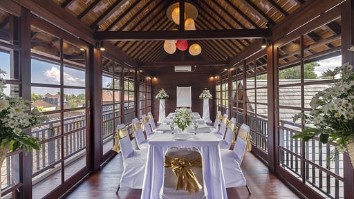 Villa San Dining area