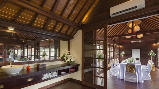 Villa San Dining area