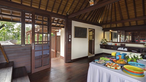 Villa San Dining area