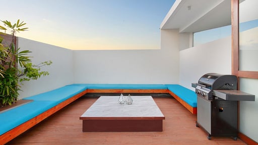 Sana Vie Villa Two Others