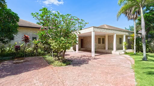 Villa Sand Parking areas