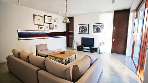 Villa Santé Media room