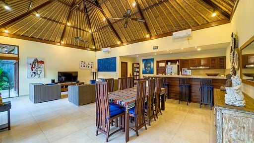 Villa Saphir Dining area