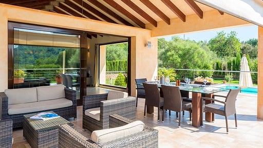 Villa Sarieta Dining area