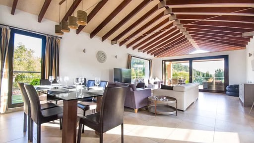 Villa Sarieta Dining area