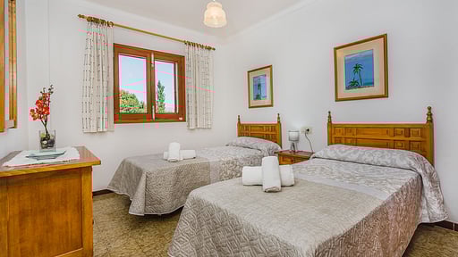 Can Barretas Schlafzimmer 1