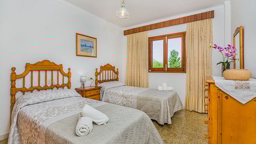 Can Barretas Schlafzimmer 1