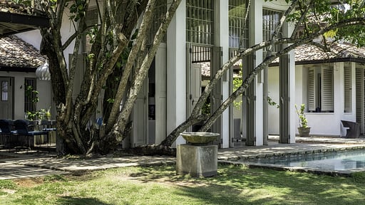 Villa Satin Doll Garden