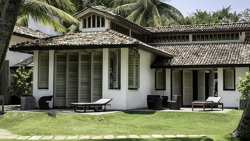 Villa Satin Doll Garden