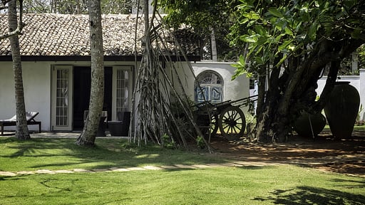 Villa Satin Doll Garden