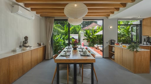 Villa Satu The Urban Retreat Dining area