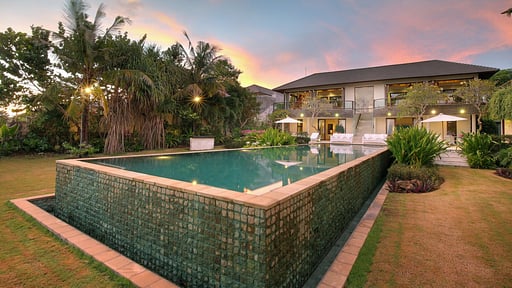 Villa Saujana Swimming pool